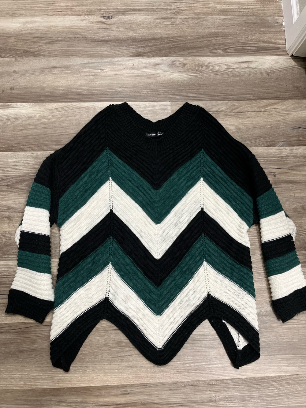 SHEIN Chevron Stripe Crewneck Sweater in Green, Black & Cream